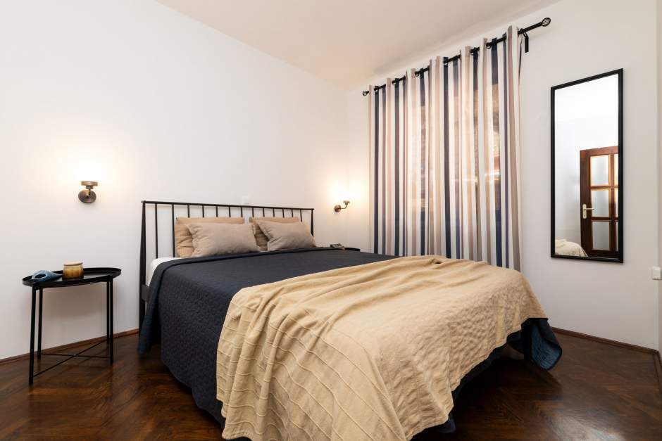 Apartment Lejla 1 Mali Lošinj, two bedroom apartment for 4 persons with romantic terrace and sea vie