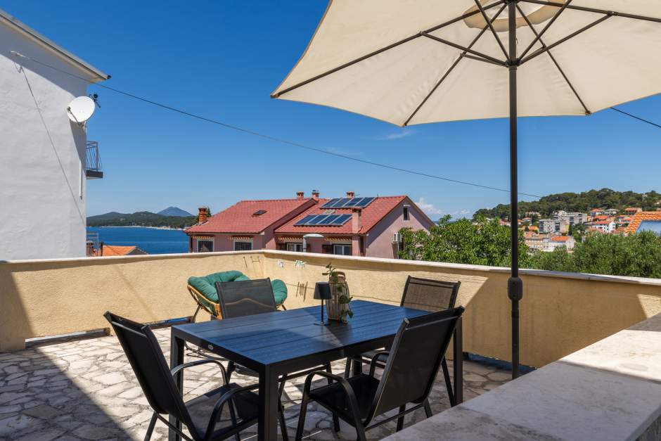 Apartment Lejla 1 Mali Lošinj, two bedroom apartment for 4 persons with romantic terrace and sea vie