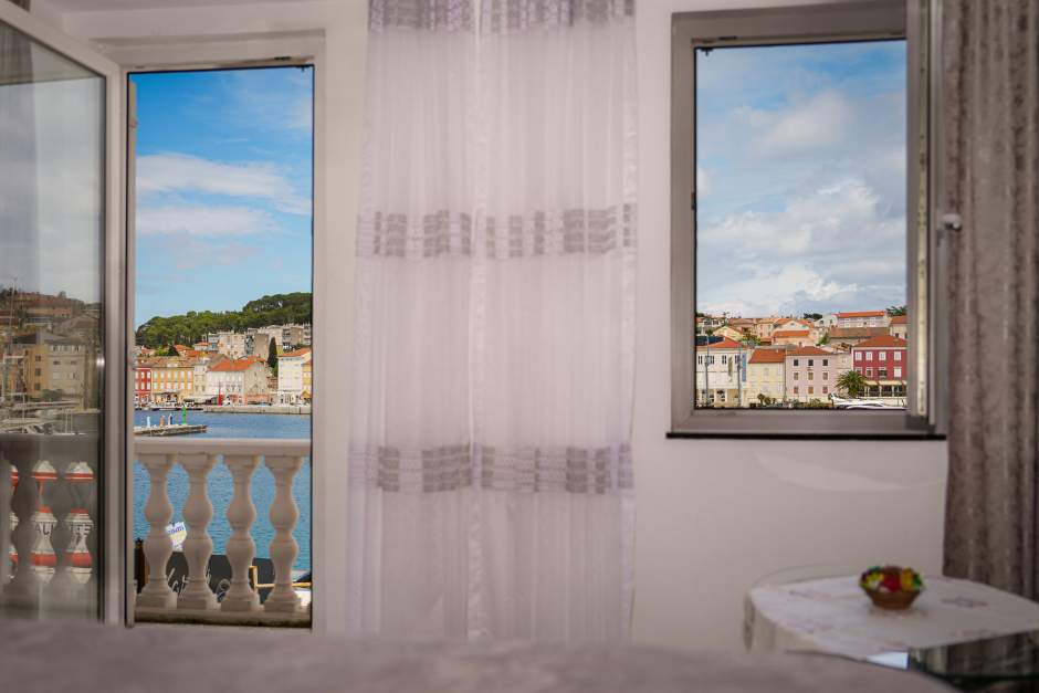 Ferienwohnungen Lisa 1 -  ein elegantes Apartment mit Blick auf den Hafen, Mali Losinj, Kroatien.
