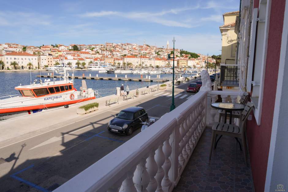 Ferienwohnungen Lisa 1 -  ein elegantes Apartment mit Blick auf den Hafen, Mali Losinj, Kroatien.