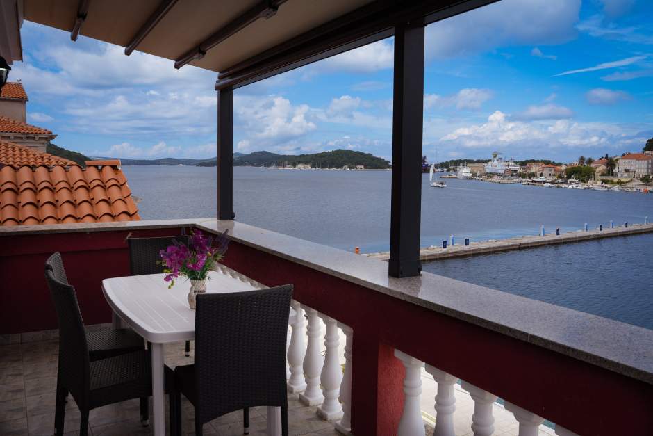Ferienwohnungen Lisa 2 - mit einem attraktiven Blick auf den Hafen und das Meer Mali Losinj, Kroatia