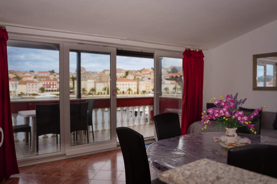 Ferienwohnungen Lisa 2 - mit einem attraktiven Blick auf den Hafen und das Meer Mali Losinj, Kroatia