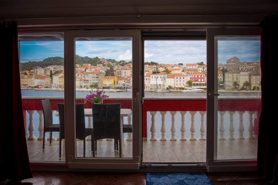 Ferienwohnungen Lisa 2 - mit einem attraktiven Blick auf den Hafen und das Meer Mali Losinj, Kroatia