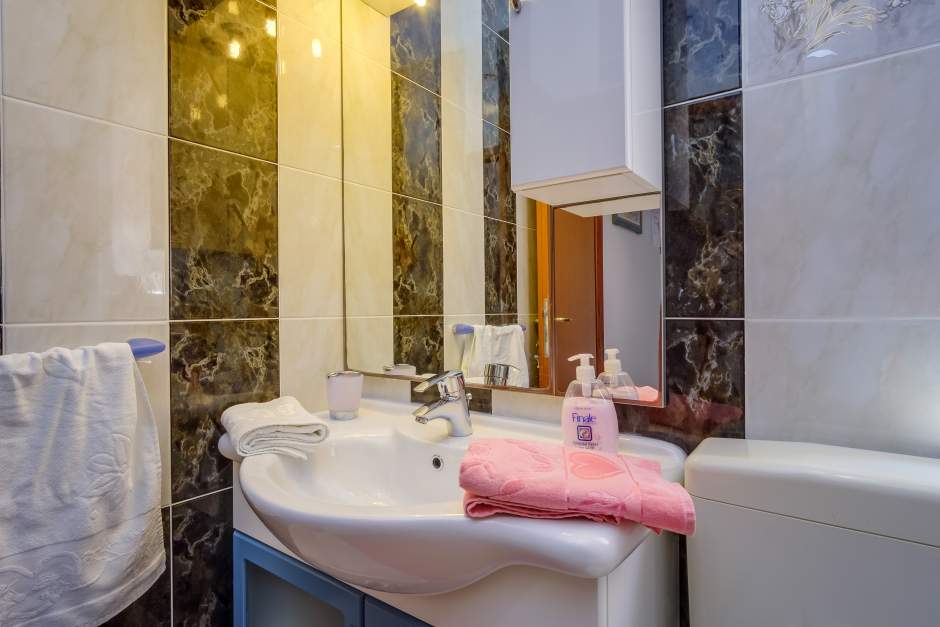 Apartment Lisa 2 - with an attractive view of the harbor and the sea, Mali Lošinj, Croatia.