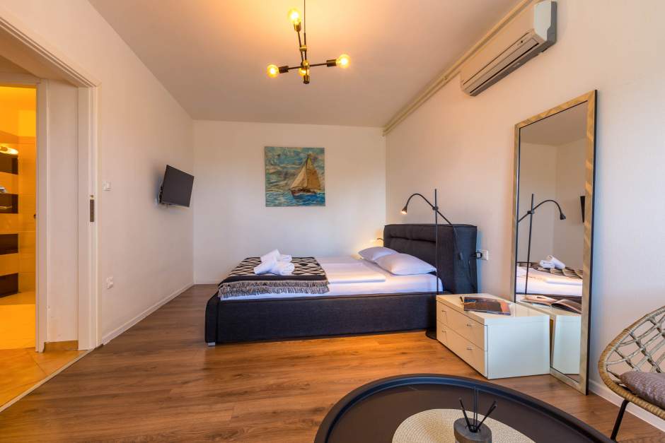 Apartment Adria 2 for 2 people, close to the beach and center, Mali Losinj – 2