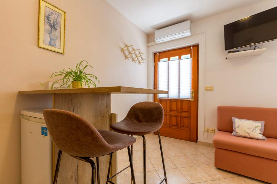 Studio Kristina 2 – Pogled na more, blizu centra Lošinja – 9