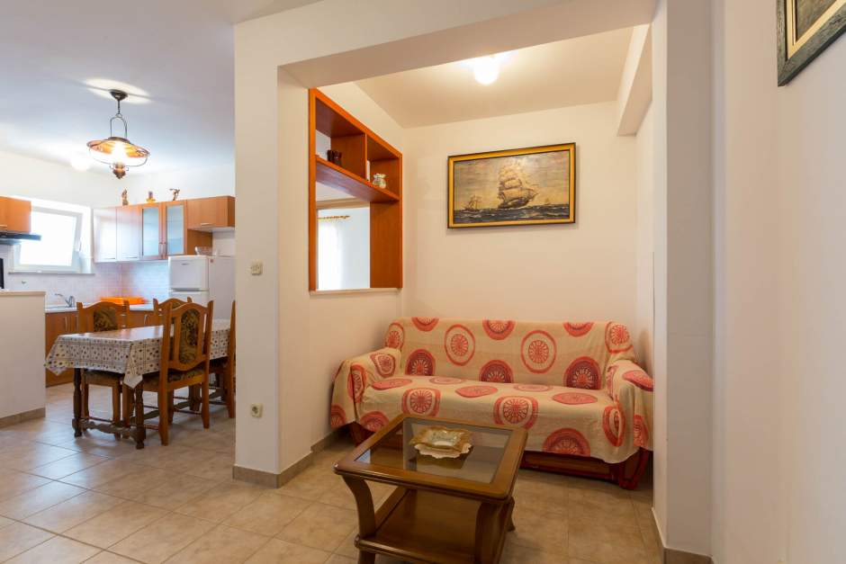 Apartment Anica 2 for 4 people, 260 m to the sea, Mali Lošinj