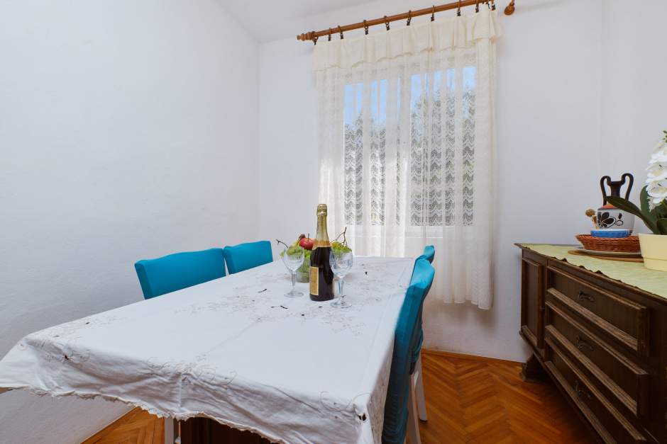 Apartment Diana 2 family accommodation near the city center Mali Lošinj