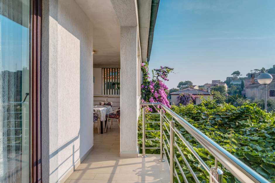Apartman Saša s terasom – Mali Lošinj (4-6 osoba)