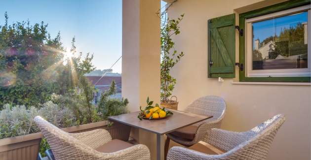 Casa Rustica Bronze rustic apartment for 2-3 People in Mali Lošinj