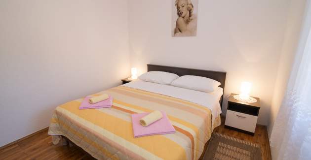 Apartment Lakic 1, Spacious three-bedroom apartment by the beach in Artatore