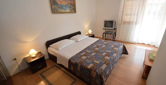 Apartment Lakić 2, for 4 people, near the beach in Artatore