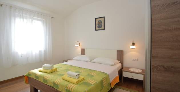 Apartment Lakić 4 - comfortable accommodation near the beach for two in Artatore, Mali Lošinj