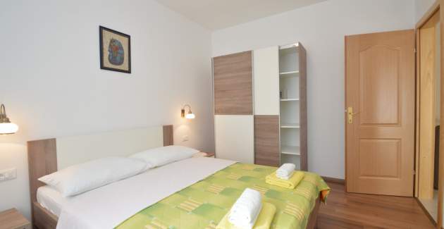 Apartment Lakić 4 - comfortable accommodation near the beach for two in Artatore, Mali Lošinj