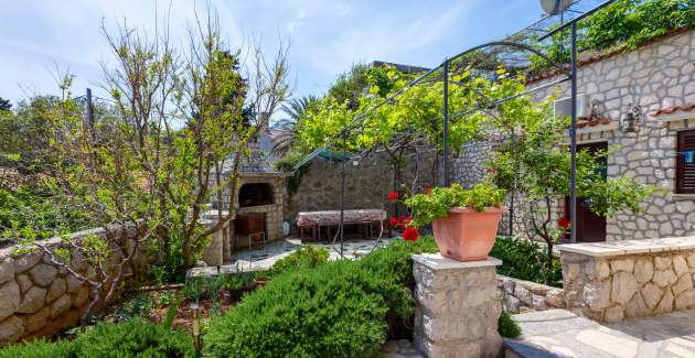 Apartment Lara 5 family accommodation near the center and the beach, Mali Lošinj
