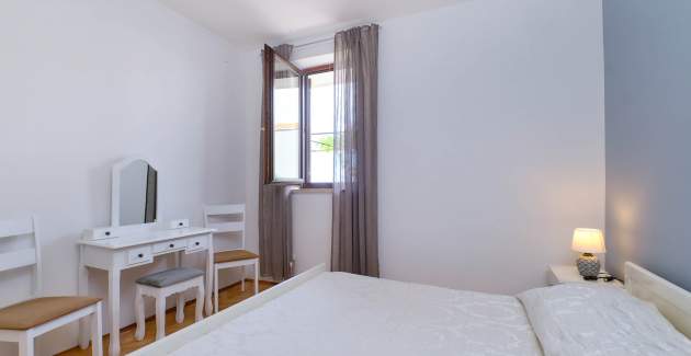 Apartment Lara 5 family accommodation near the center and the beach, Mali Lošinj