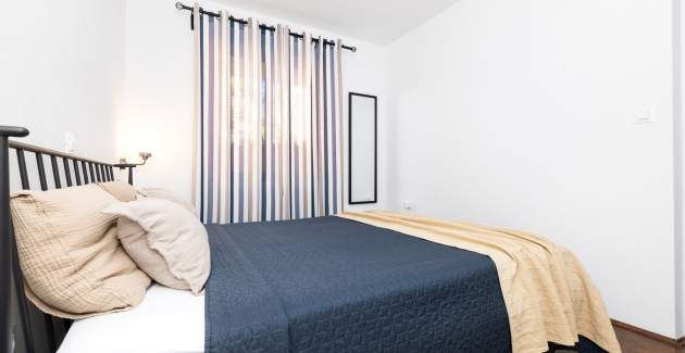 Apartment Lejla 1 Mali Lošinj, two bedroom apartment for 4 persons with romantic terrace and sea vie
