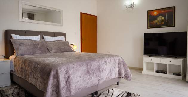 Ferienwohnungen Lisa 1 -  ein elegantes Apartment mit Blick auf den Hafen, Mali Losinj, Kroatien.