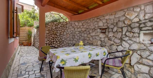 Apartment Melisa 1 surrounded by garden on the ground floor by 3 persons, Mali Lošinj.