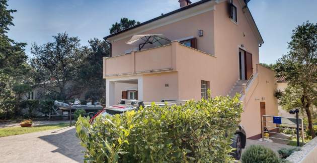 Apartment Pineta 1 located by the beach for 6 people, Artatore