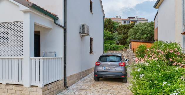 Apartment Rosa 1 quiet location for 4 people with a terrace, Mali Lošinj