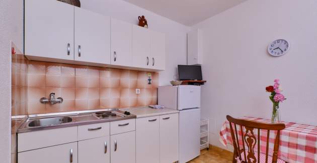 Apartment Rosa 2, quiet accommodation for two people, Mali Lošinj