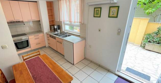 Apartment Ruža 1, Spacious stay near the beach, Mali Losinj