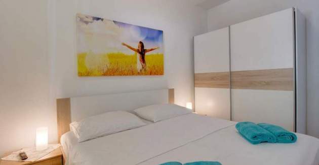 Apartment Sunshine 2 | Mali Losinj - Sleeps 4, Cikat Bay