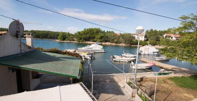 Apartment Tereza 1 cozy seaside retreat in Punta Križa, Cres