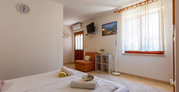 Studio Kristina 2 – Sea view near Mali Lošinj center