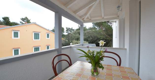 Apartment Lakić 3, Beachside Comfort for 2-3 Guests in Artatore