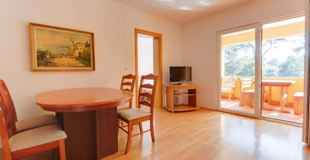 Apartment Bogdan 4 for two to three people in quiet Artatore