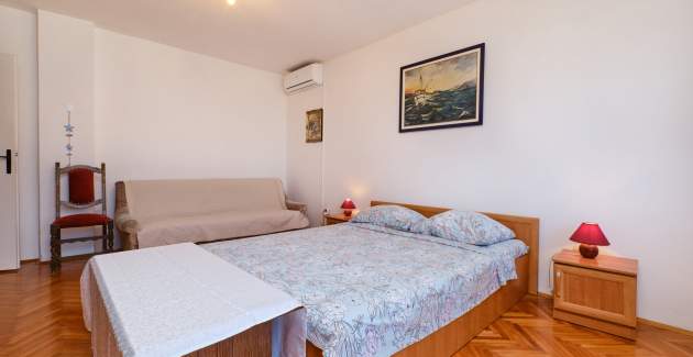 Apartment Diana 2 family accommodation near the city center Mali Lošinj