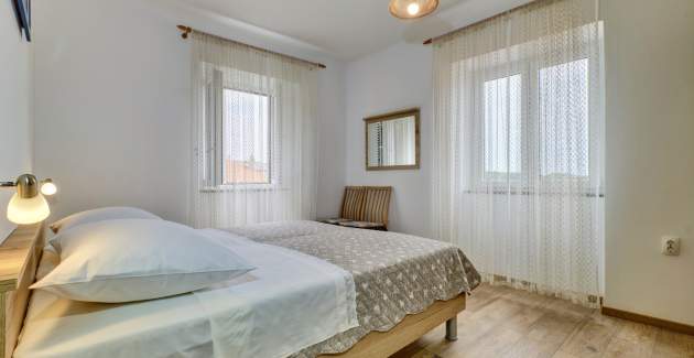 Newly renovated apartment Dani 1, for three people with a balcony near the beach - Mali Lošinj, Croa
