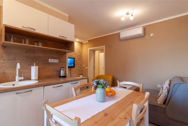 Apartman Ena 1 za 4 osobe s pogledom na more, Mali Lošinj