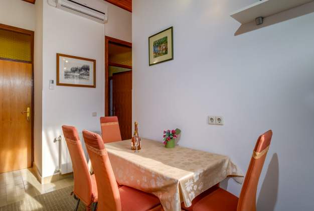  Apartman Erika 2 Beautiful Sea View, 2 Bedrooms, Private Parking, Mali Losinj