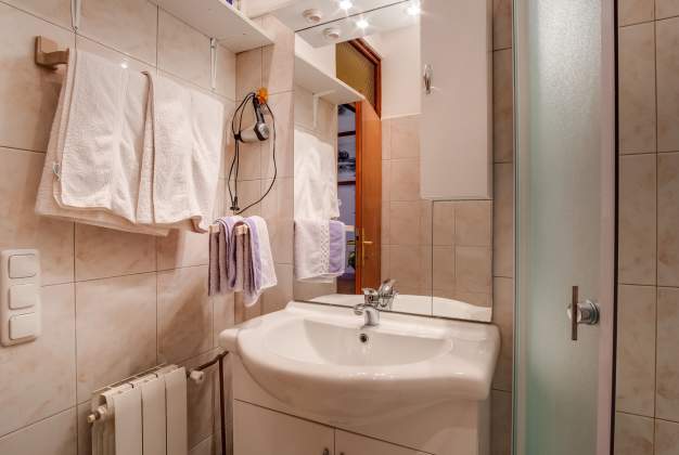  Apartman Erika 2 Beautiful Sea View, 2 Bedrooms, Private Parking, Mali Losinj