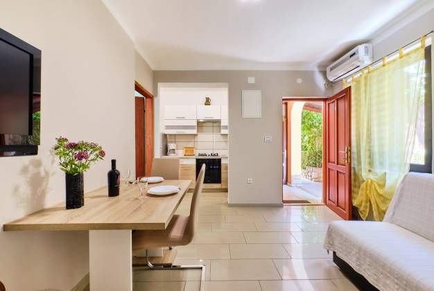 Apartment Ady 2 for 2 people near the beach, Mali Lošinj