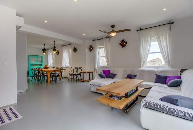Holiday Home with Pool Plat CX - Stunning Sea Views Plat CX, Cres