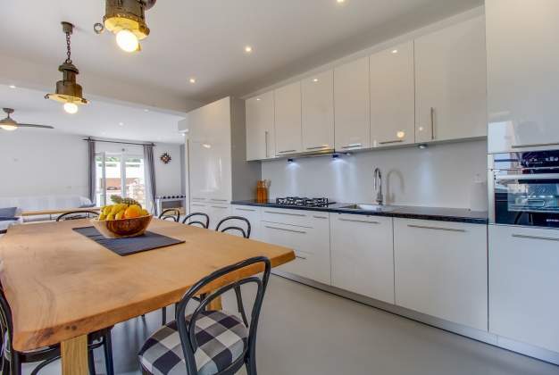 Holiday Home with Pool Plat CX - Stunning Sea Views Plat CX, Cres