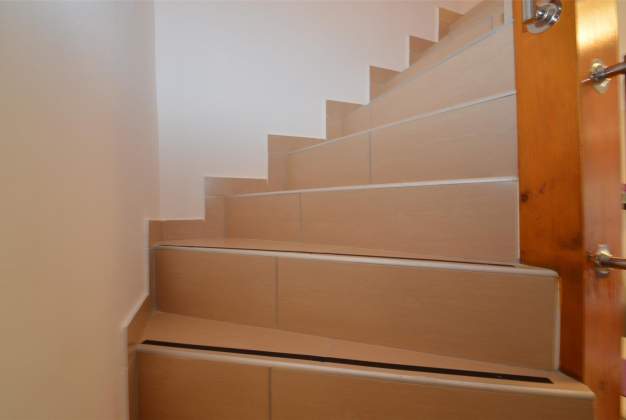 Apartment Hrasta 1, Modern Accommodation in Peaceful Hrasta Village, Cres