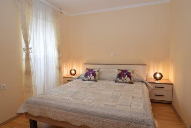 Apartment Hrasta 1, Modern Accommodation in Peaceful Hrasta Village, Cres