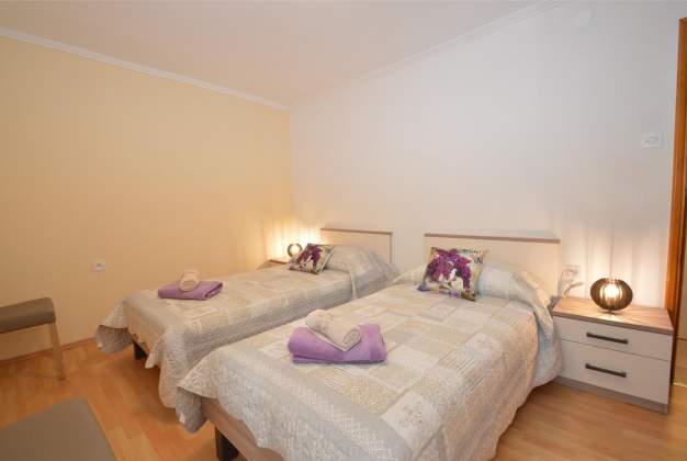 Apartment Hrasta 1, Modern Accommodation in Peaceful Hrasta Village, Cres