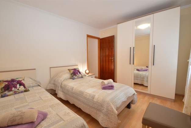 Apartment Hrasta 1, Modern Accommodation in Peaceful Hrasta Village, Cres