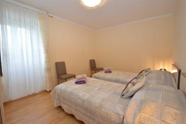 Apartment Hrasta 1, Modern Accommodation in Peaceful Hrasta Village, Cres
