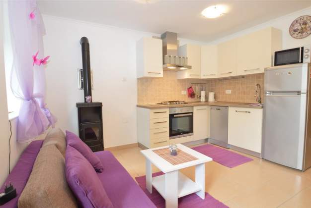 Apartment Hrasta 1, Modern Accommodation in Peaceful Hrasta Village, Cres