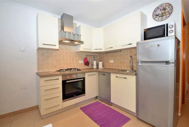 Apartment Hrasta 1, Modern Accommodation in Peaceful Hrasta Village, Cres