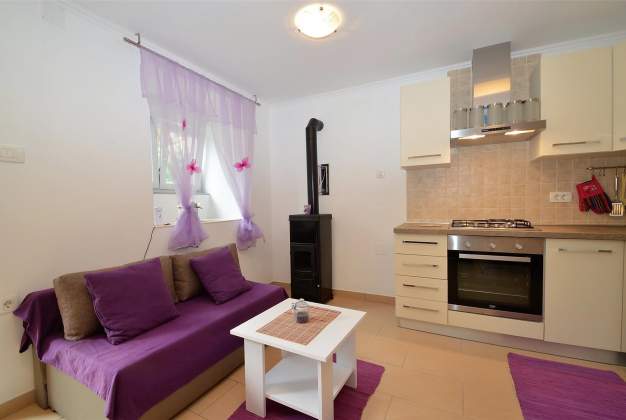Apartment Hrasta 1, Modern Accommodation in Peaceful Hrasta Village, Cres
