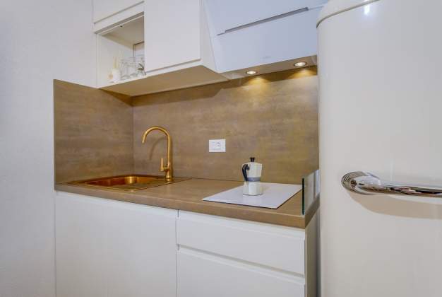 Apartma Gold rustikalni šarm s 4* v središču Malega Lošinja