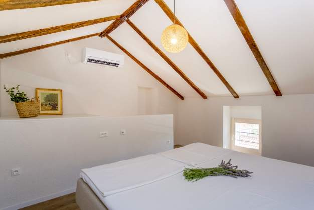 Casa Rustica Gold – View, Charm & Comfort in Lošinj